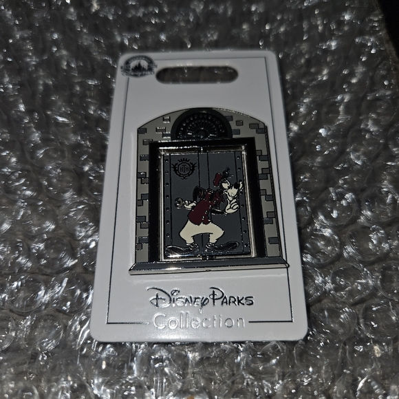 Disney Pin - Spinner Tower of Terror - Donald & Goofy in Uniforms - BNWT - Picture 2 of 3